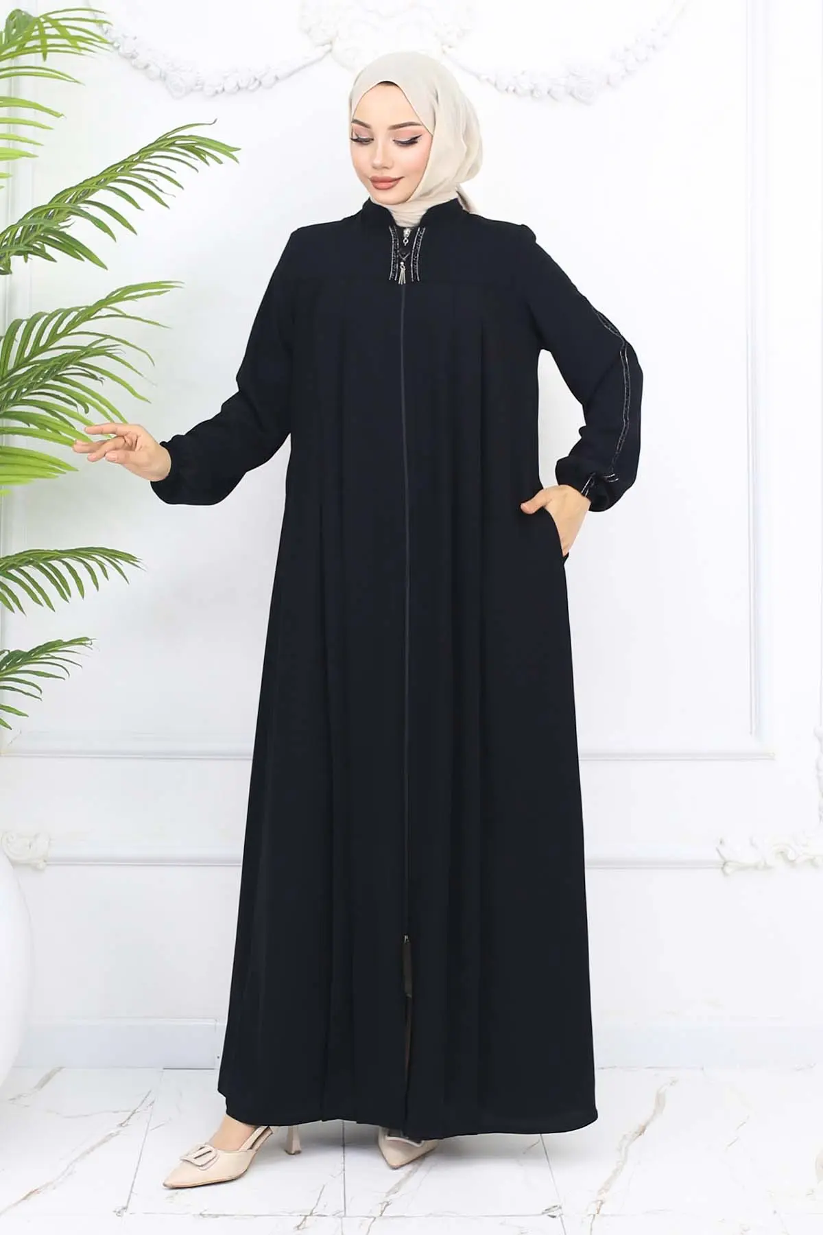 Stripe Detailed Robe Abaya-detail