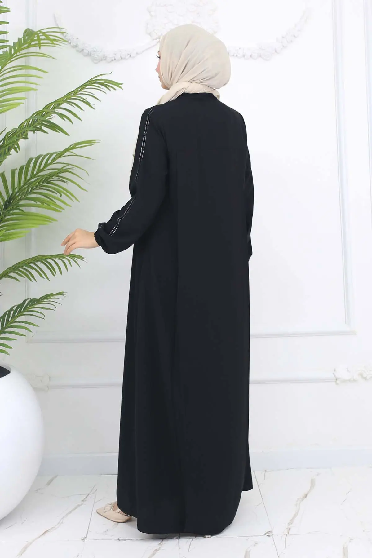 Stripe Detailed Robe Abaya-detail