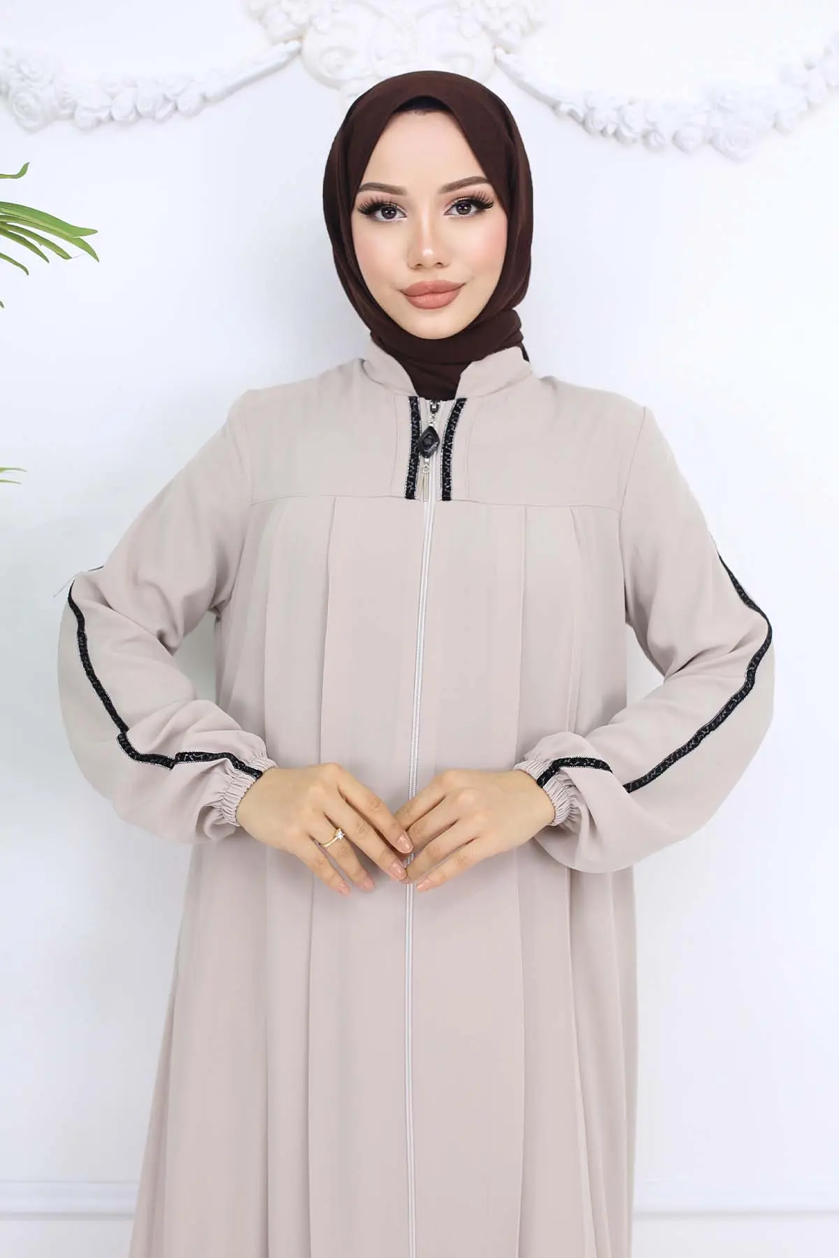 Stripe Detailed Robe Abaya-detail