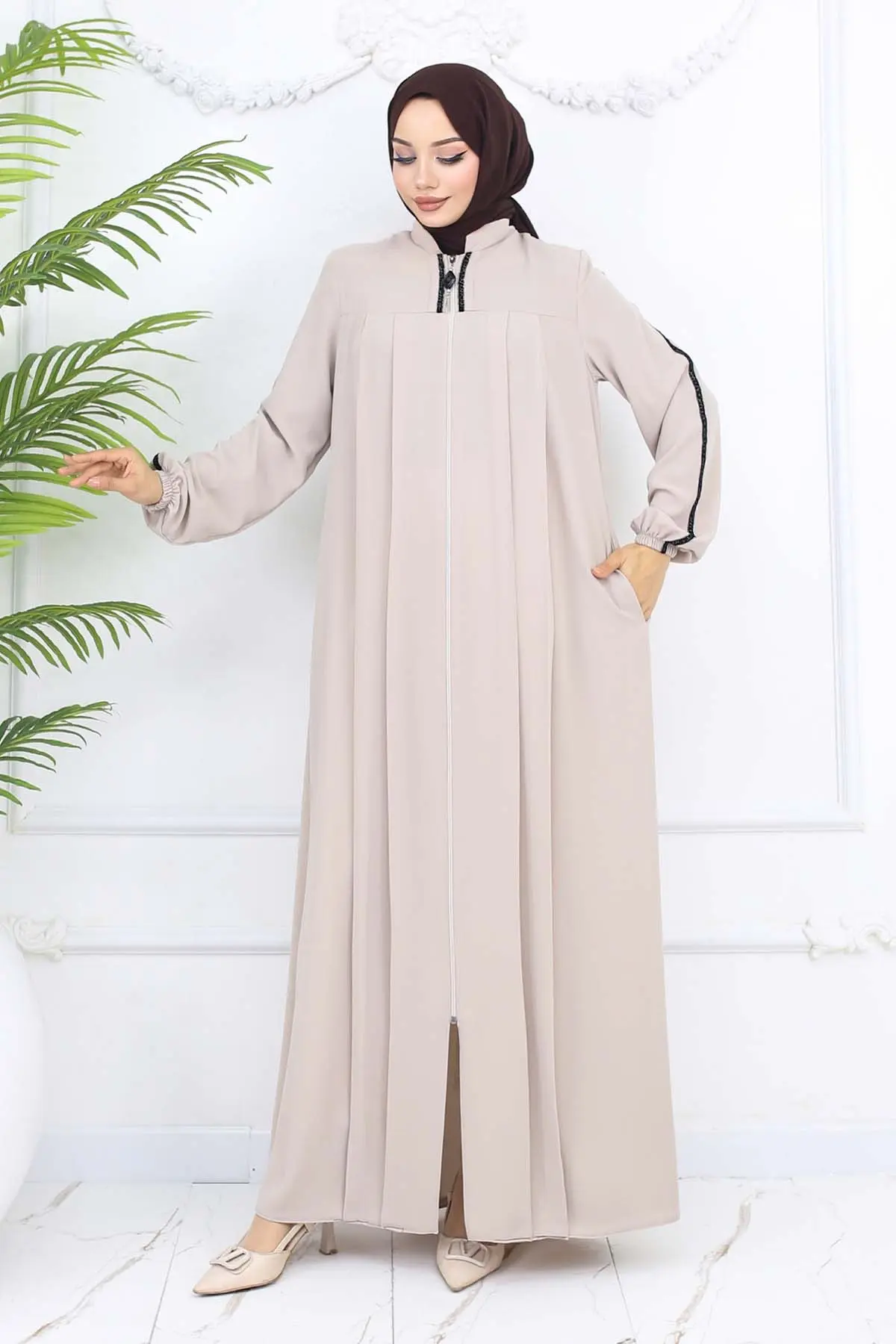 Stripe Detailed Robe Abaya-detail