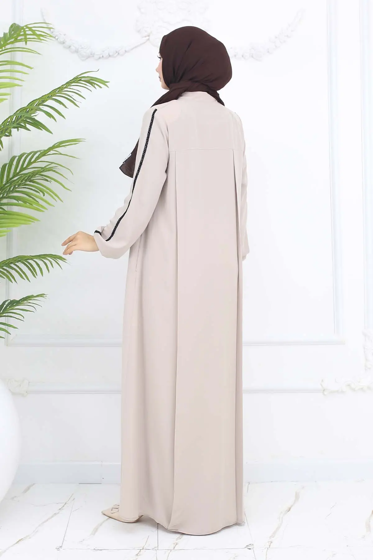 Stripe Detailed Robe Abaya-detail