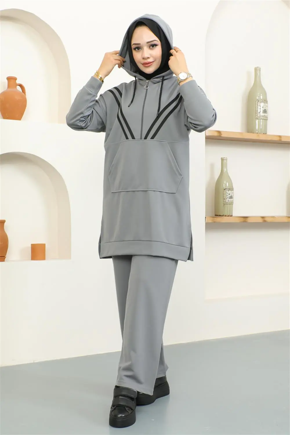 Stripe Detailed Sports Suit-detail