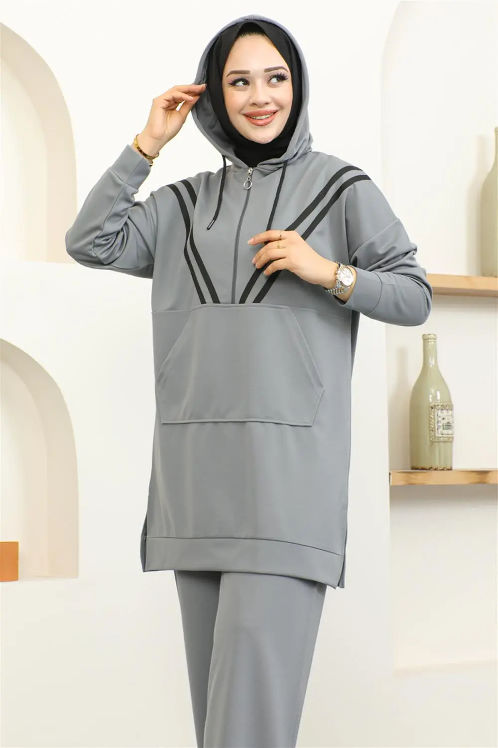 Stripe Detailed Sports Suit-detail