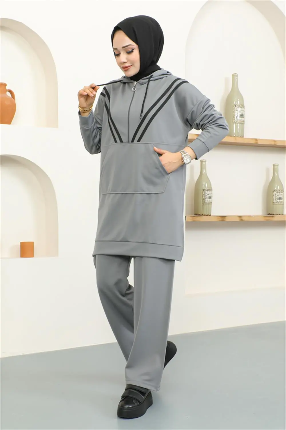 Stripe Detailed Sports Suit-detail