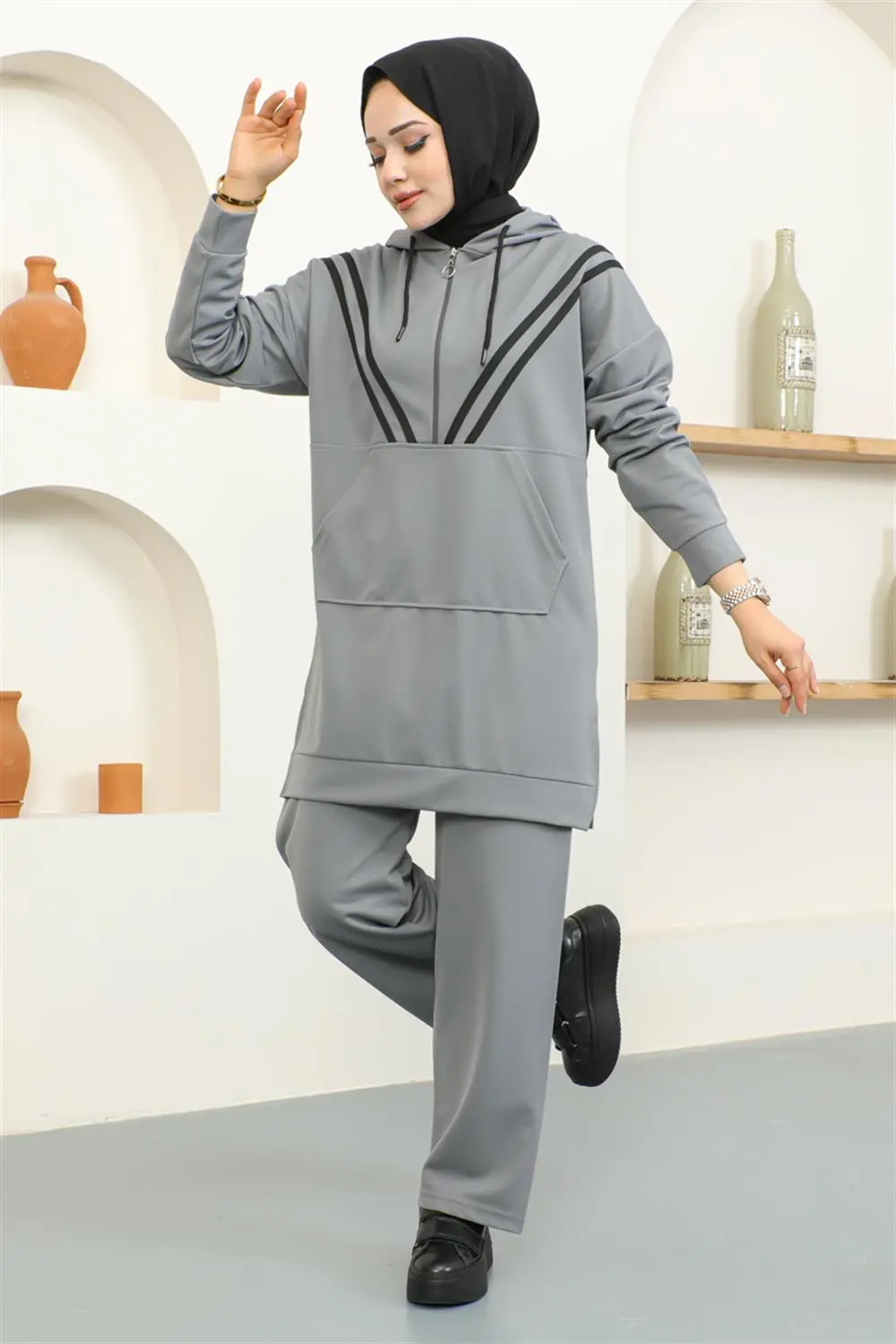 Stripe Detailed Sports Suit-detail