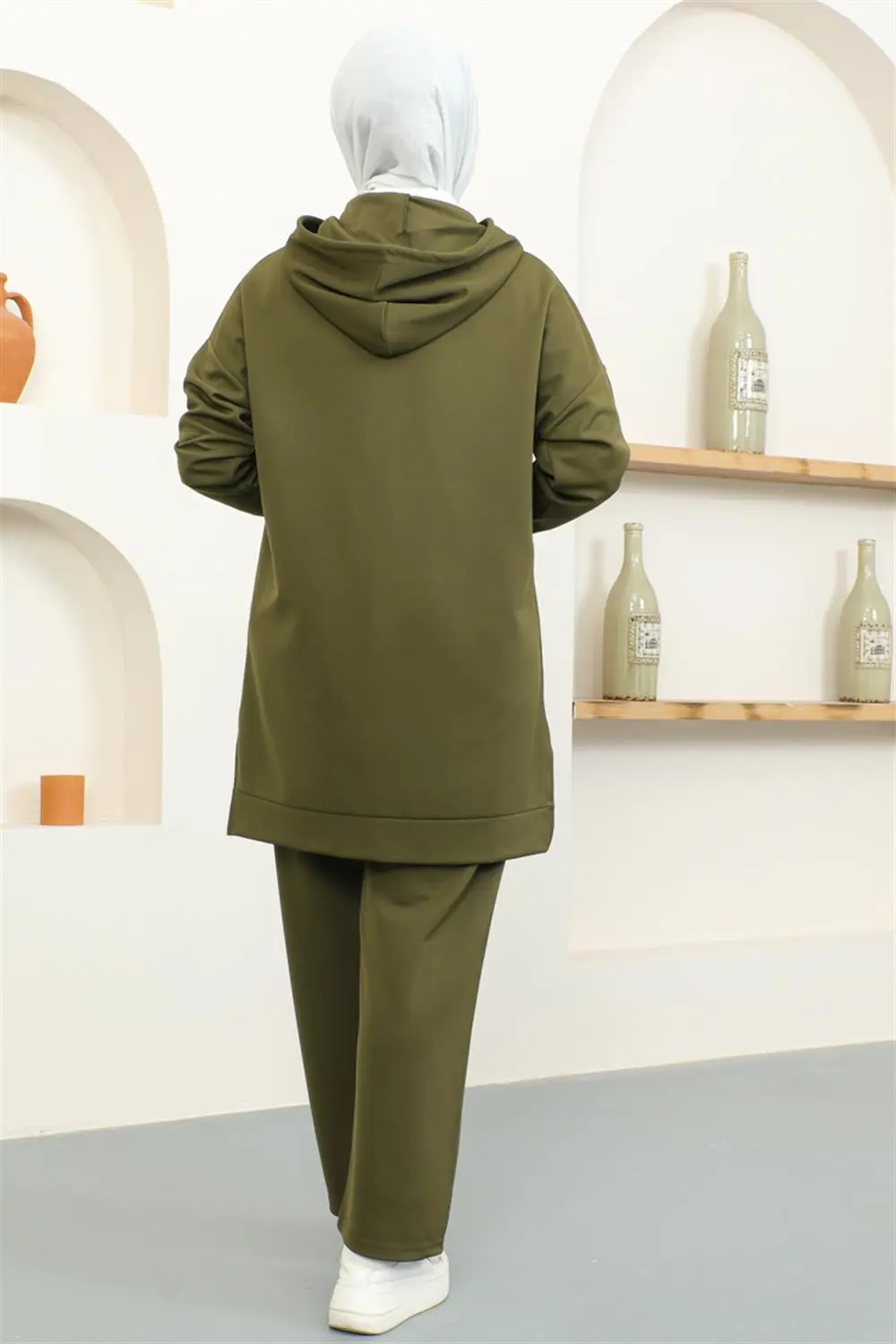 Stripe Detailed Sports Suit-detail