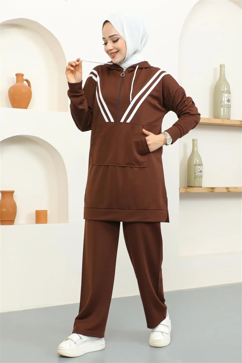 Stripe Detailed Sports Suit-detail