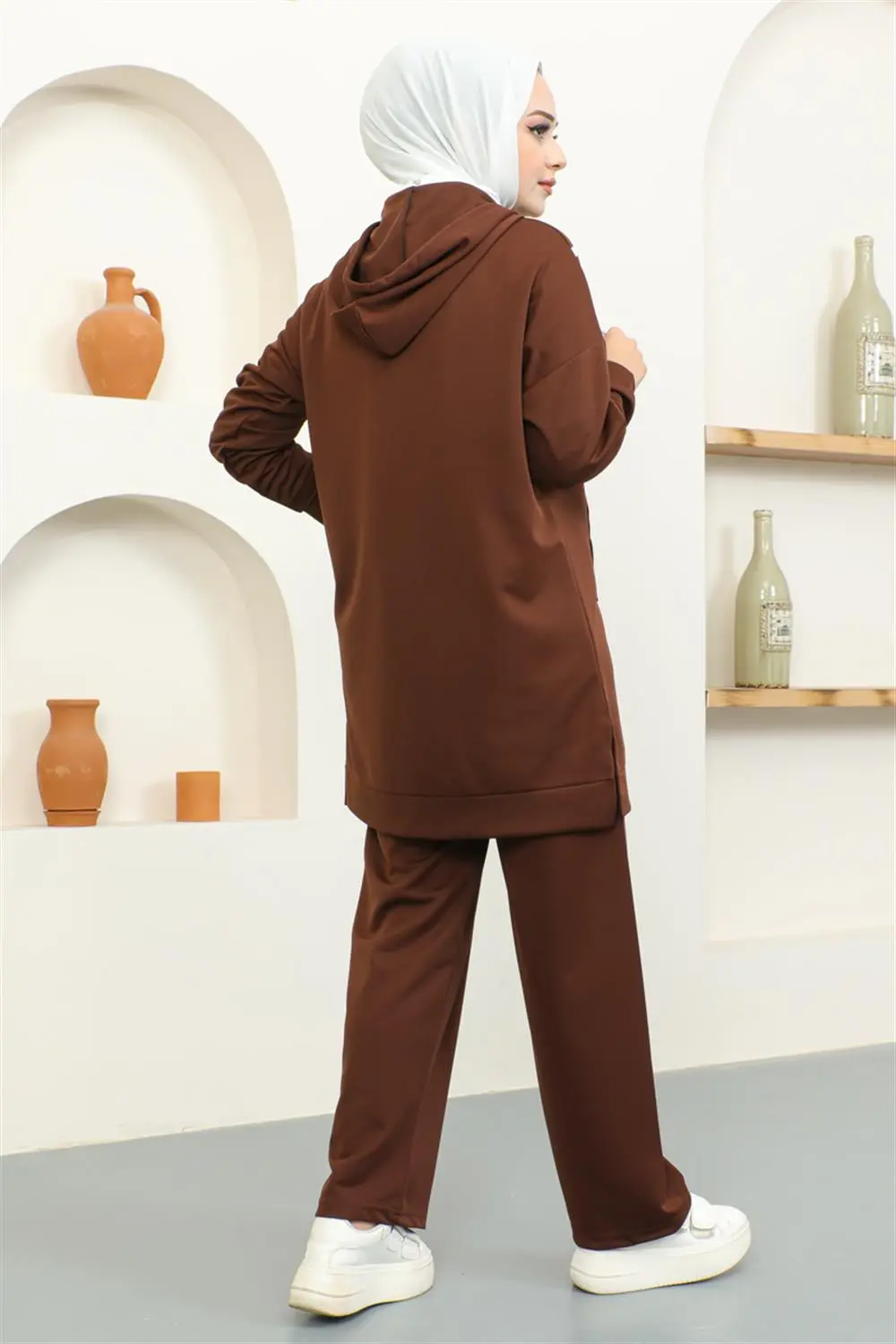 Stripe Detailed Sports Suit-detail