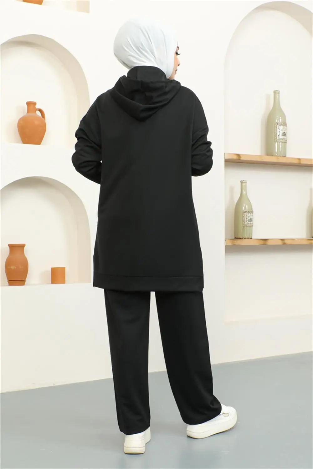 Stripe Detailed Sports Suit-detail