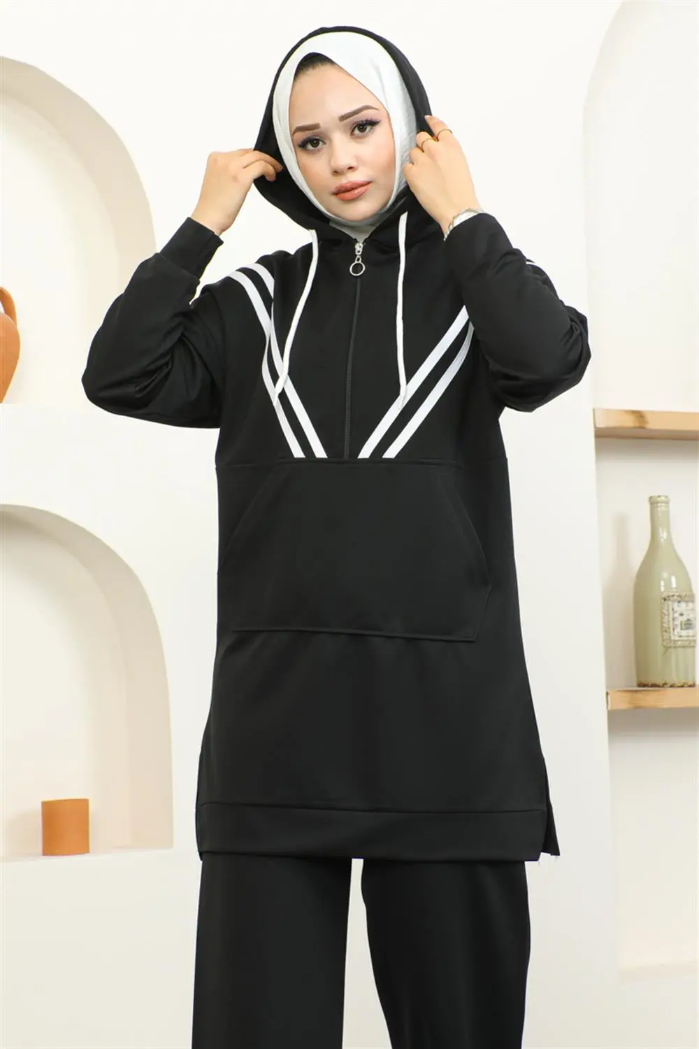 Stripe Detailed Sports Suit-detail