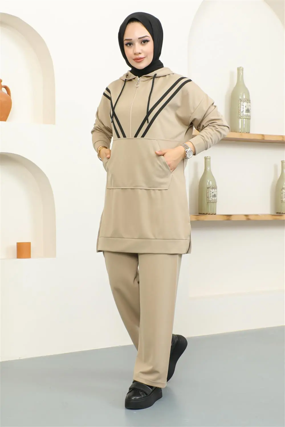 Stripe Detailed Sports Suit-detail