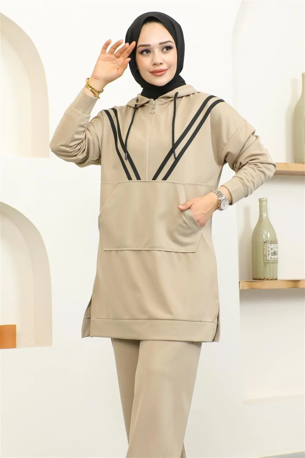 Stripe Detailed Sports Suit-detail