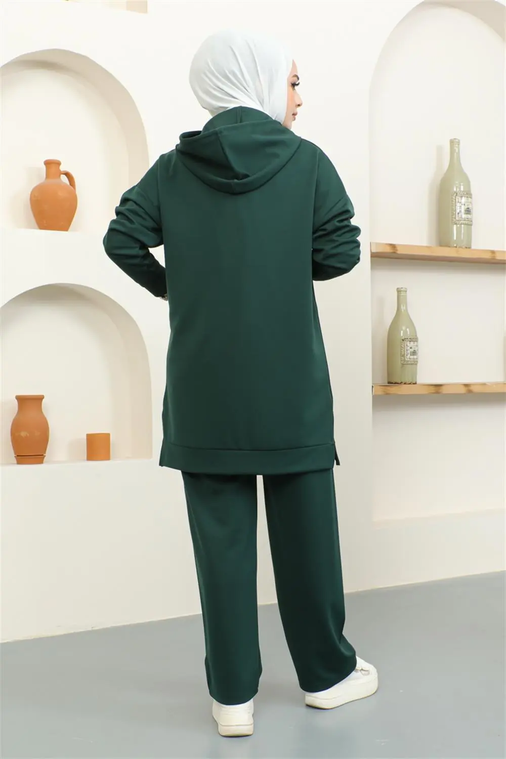 Stripe Detailed Sports Suit-detail