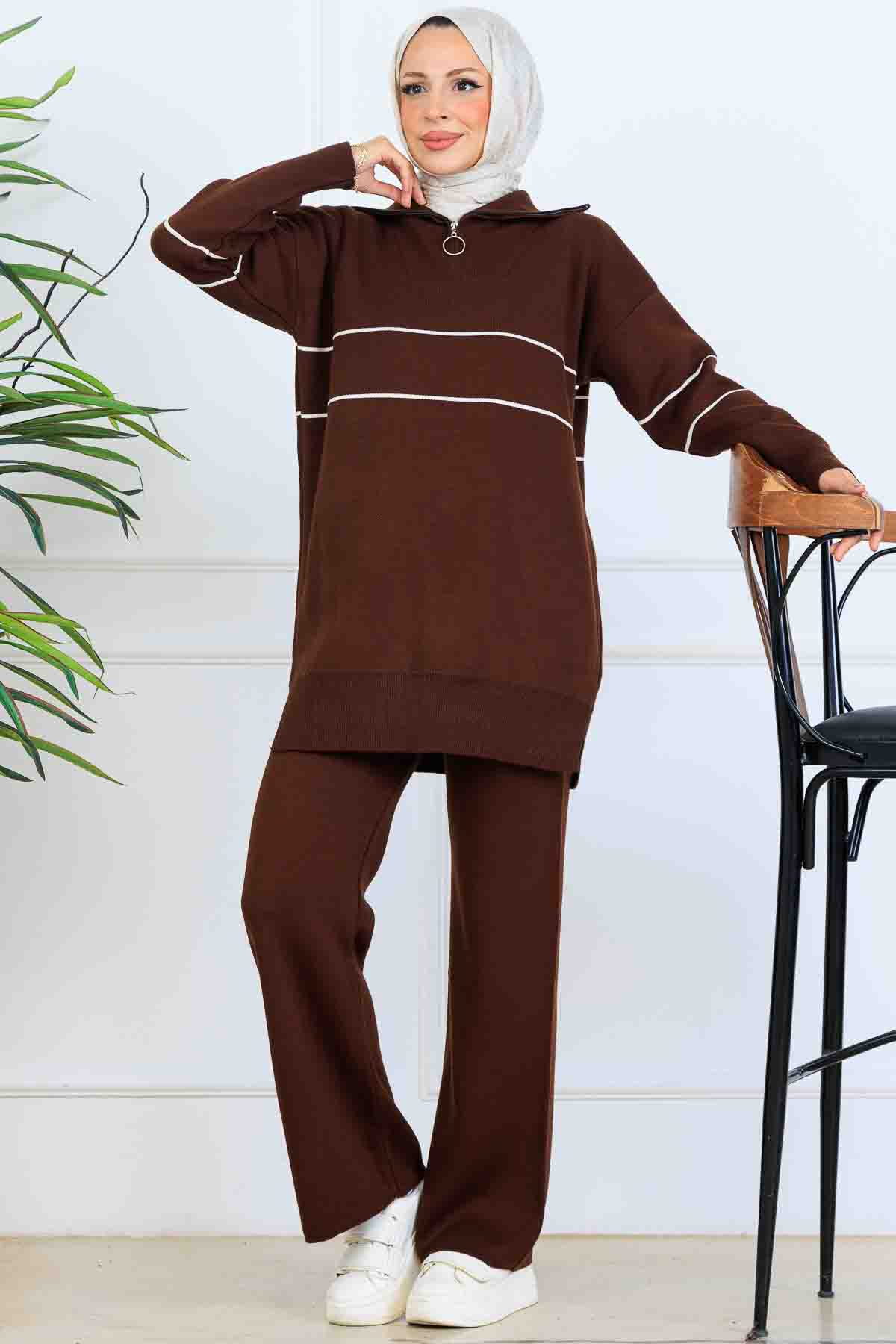 Striped Knitwear Suit With Zippered Collar