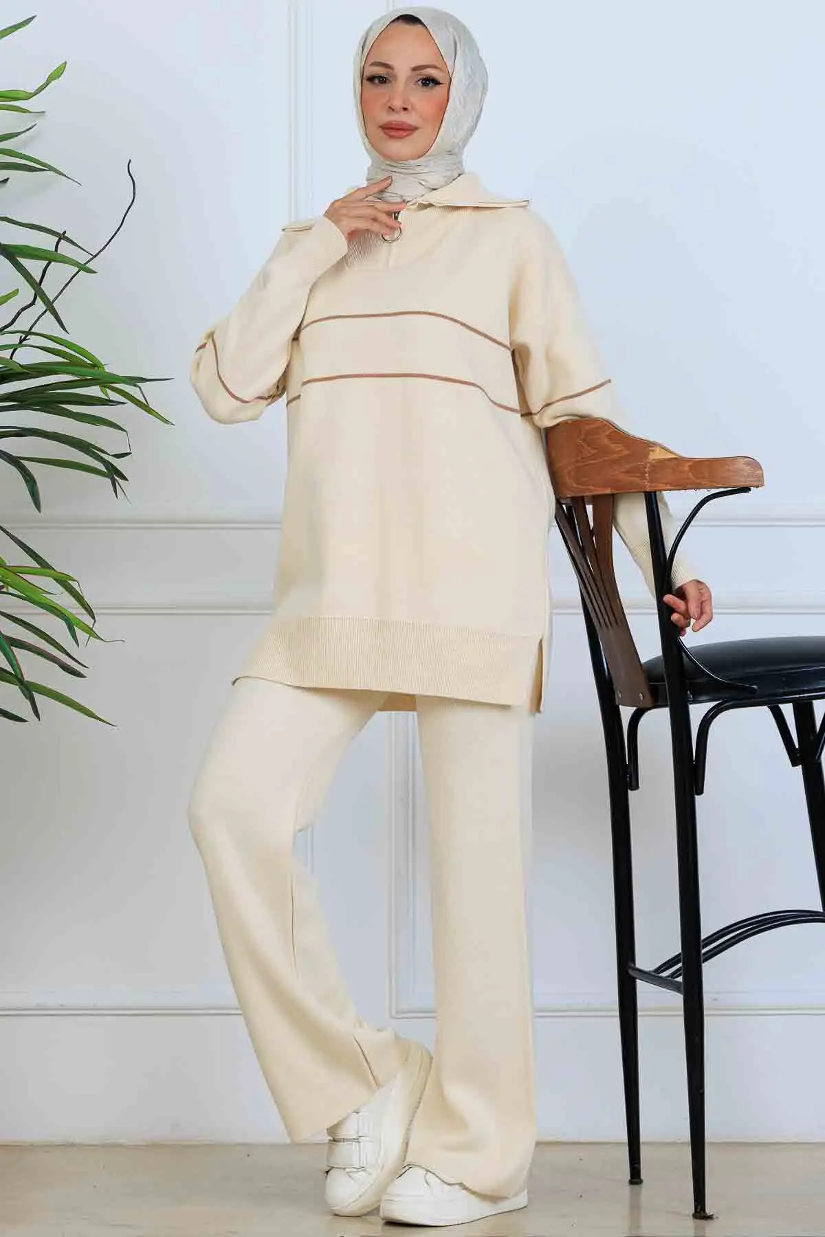 Striped Knitwear Suit With Zippered Collar-detail