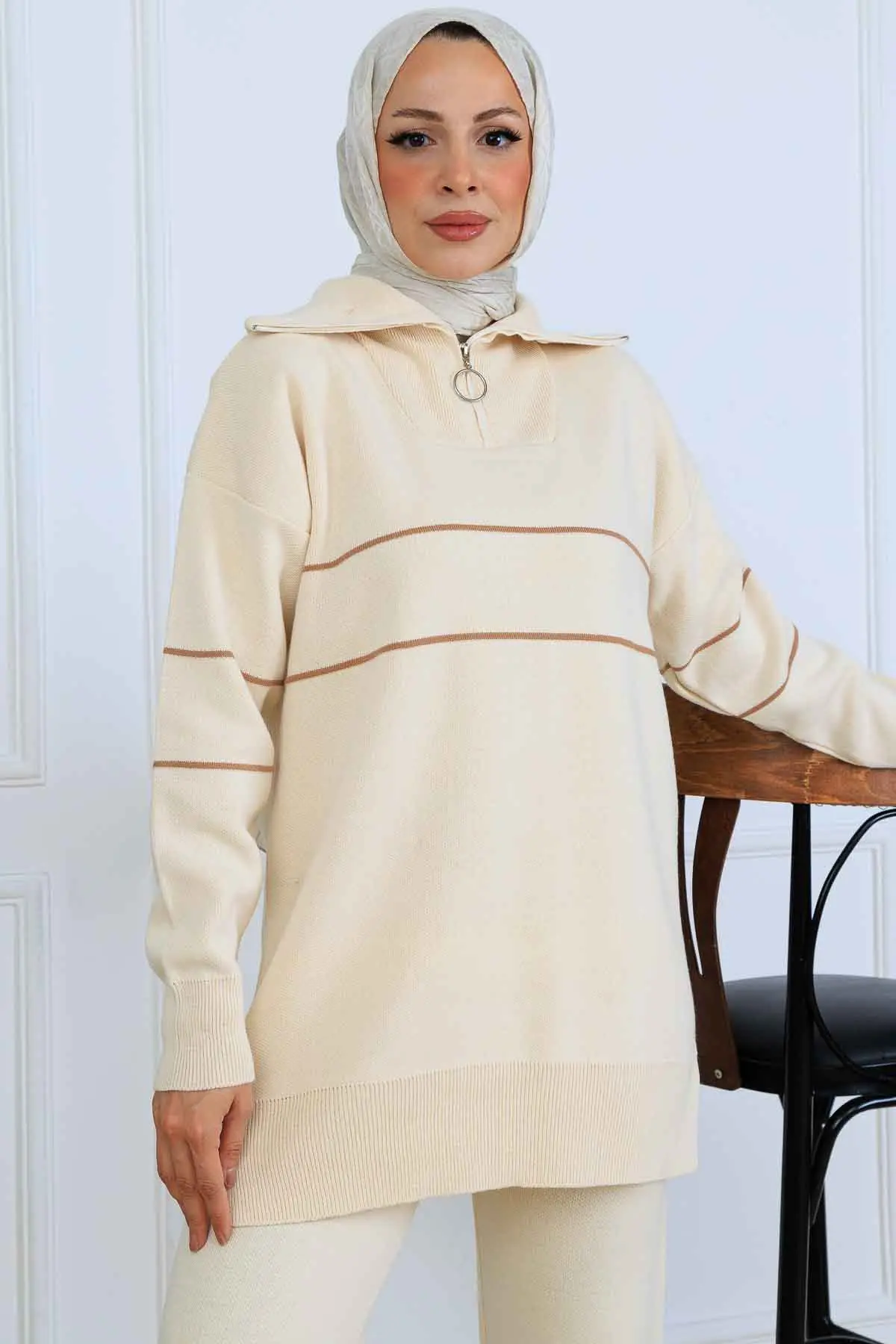 Striped Knitwear Suit With Zippered Collar-detail