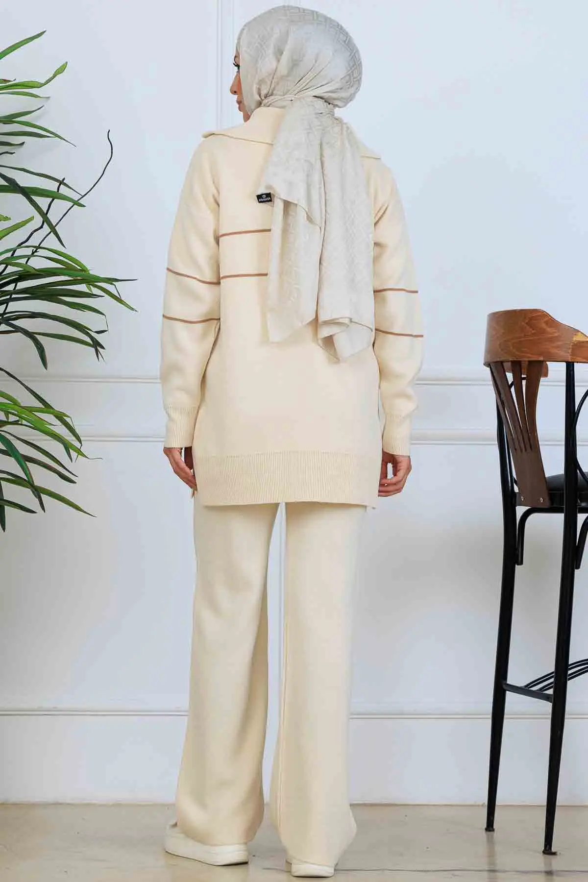 Striped Knitwear Suit With Zippered Collar-detail