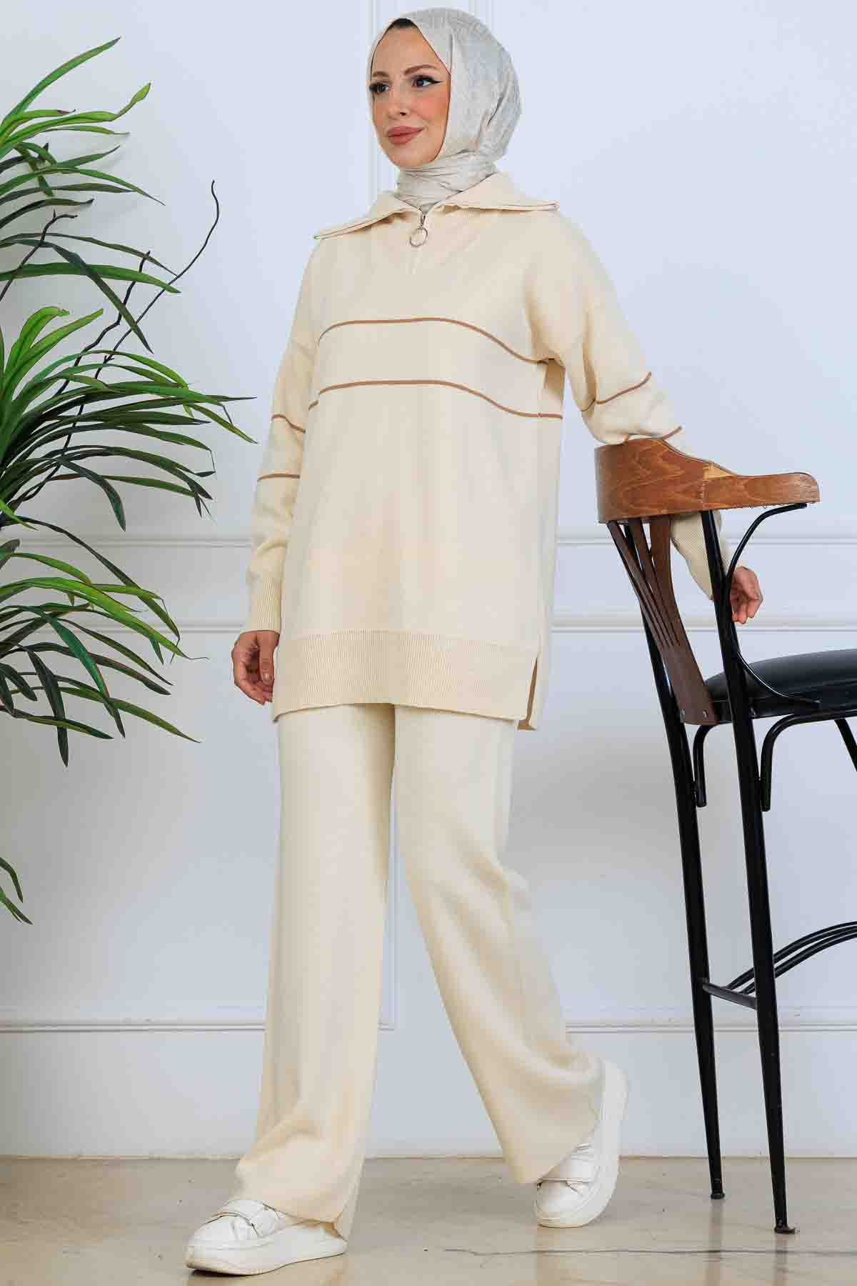 Striped Knitwear Suit With Zippered Collar