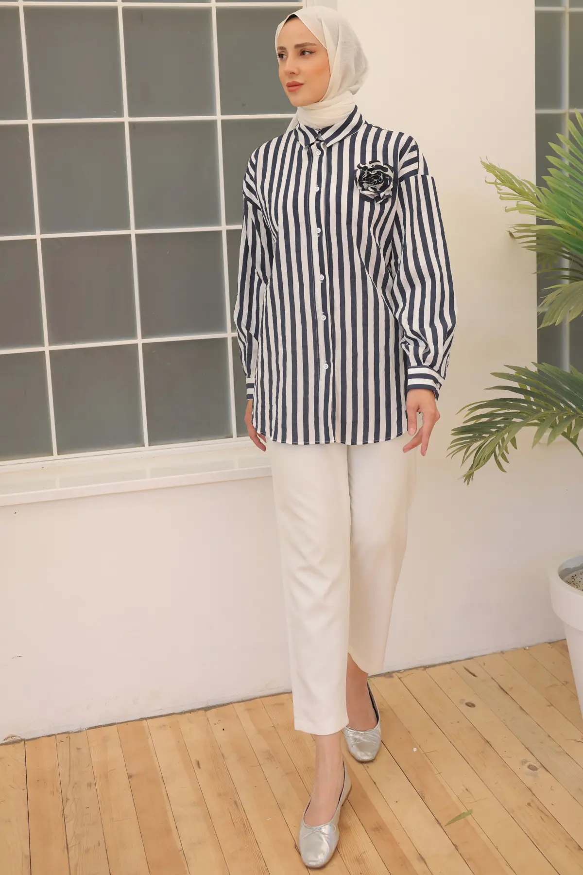 Striped Shirt With Rose Accessories-detail