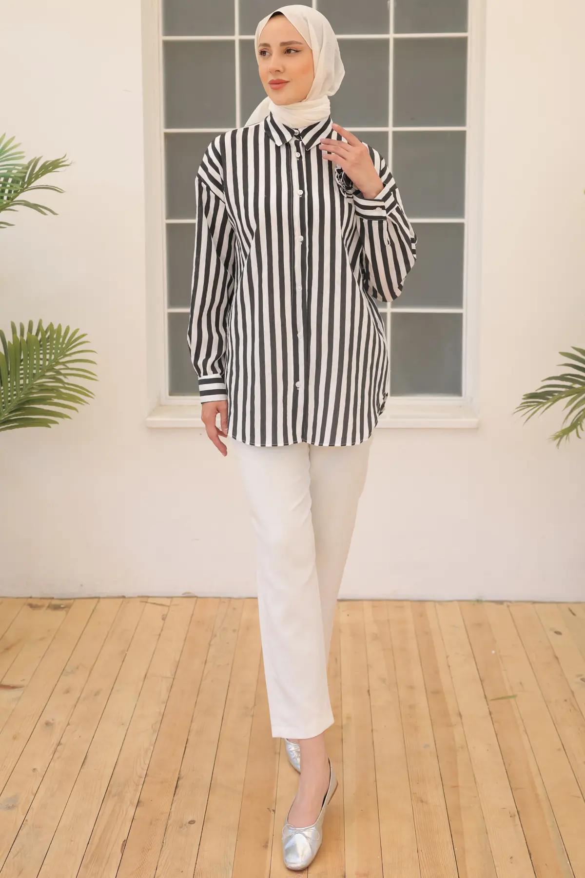 Striped Shirt With Rose Accessories-detail