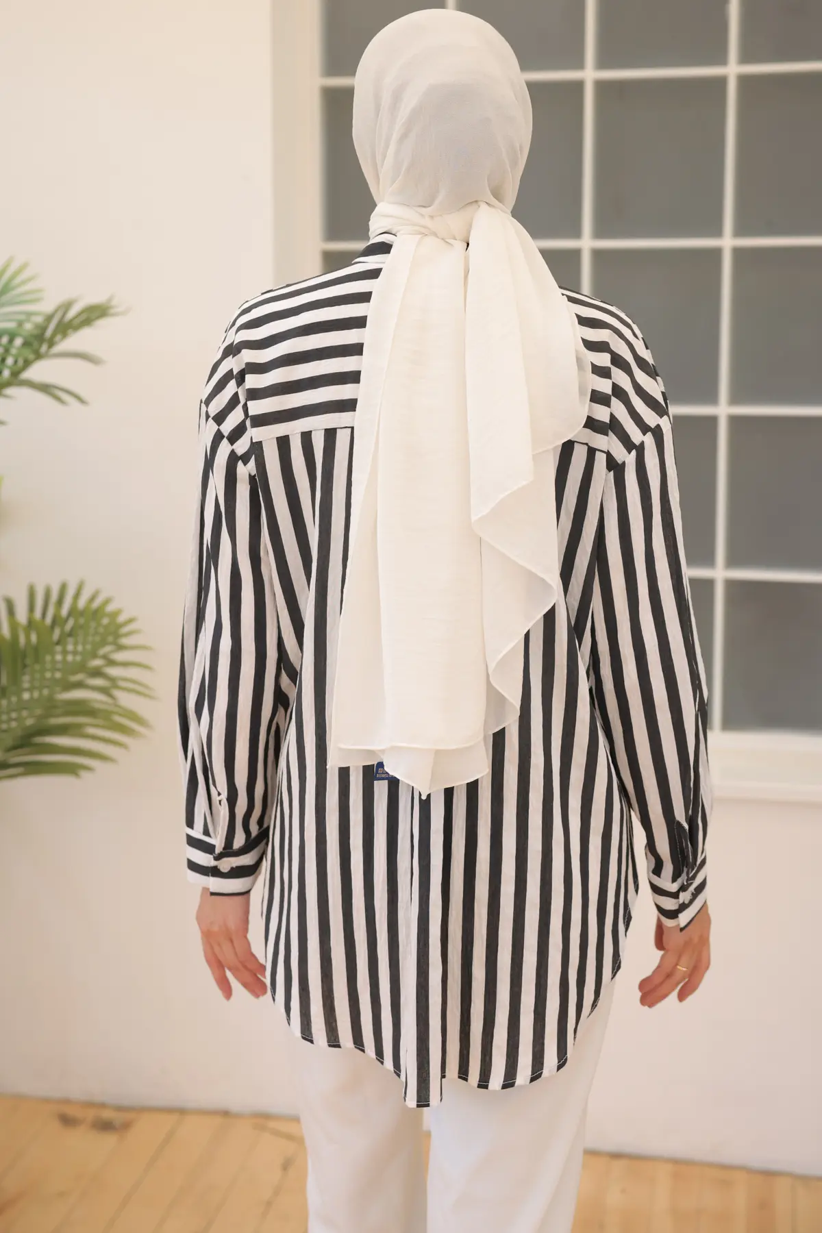 Striped Shirt With Rose Accessories-detail