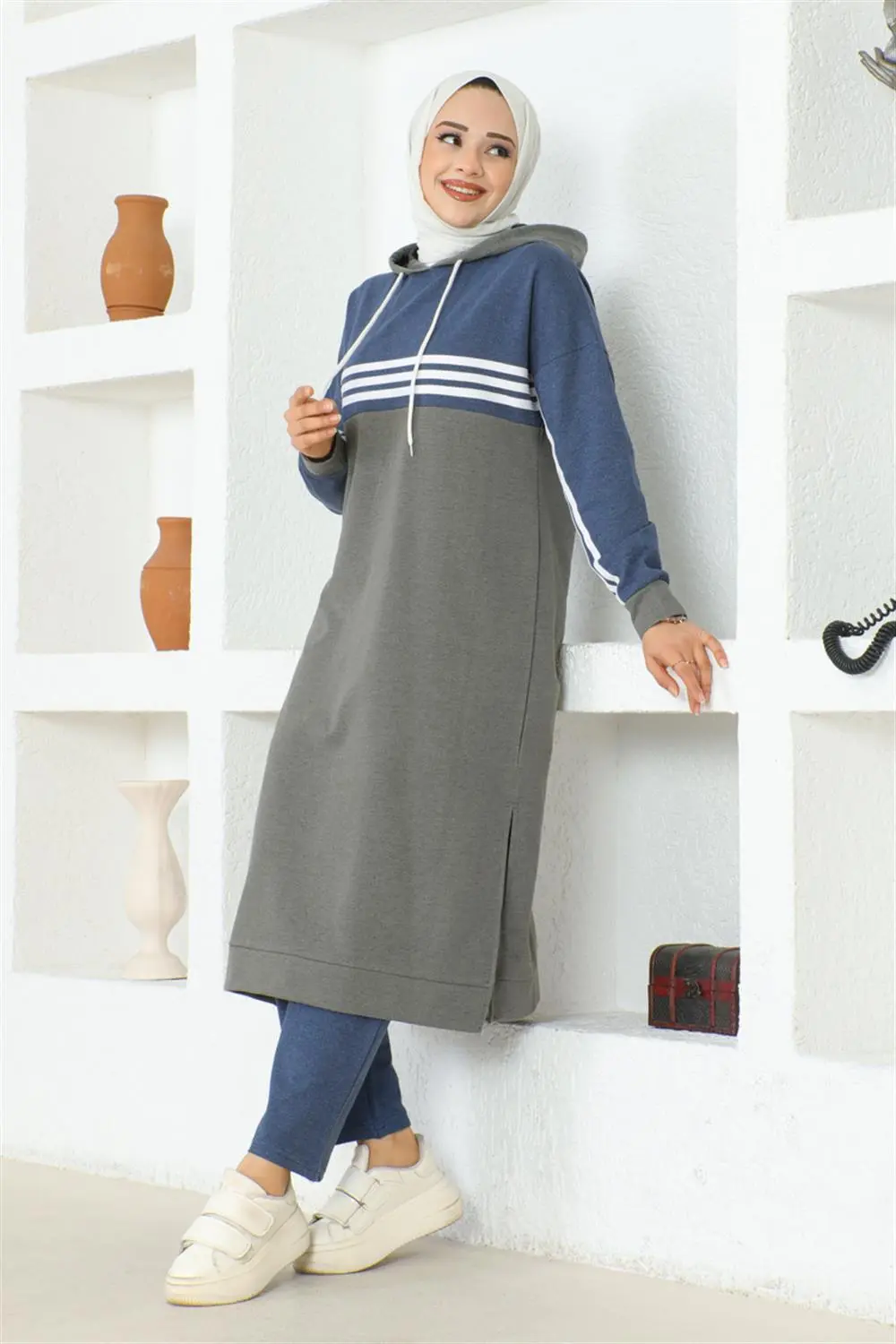 Striped Slit Sports Suit-detail