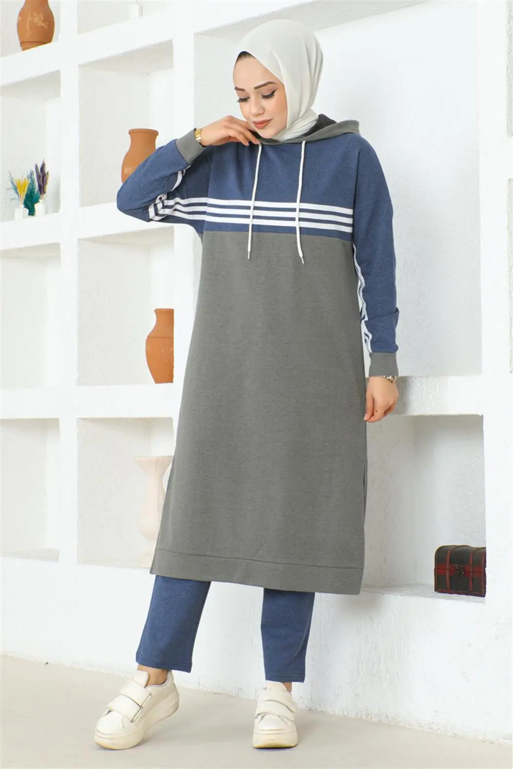 Striped Slit Sports Suit-detail