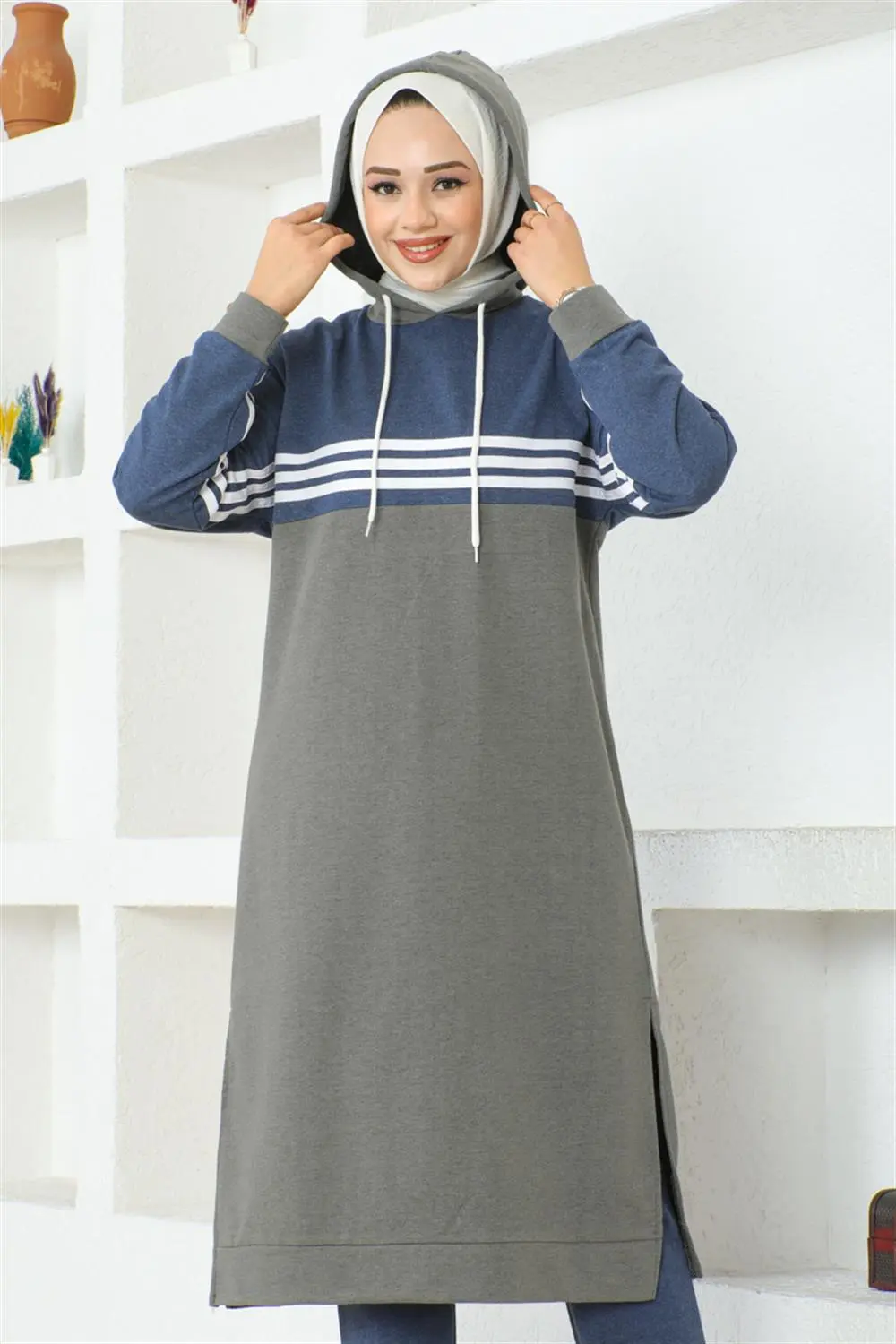 Striped Slit Sports Suit-detail