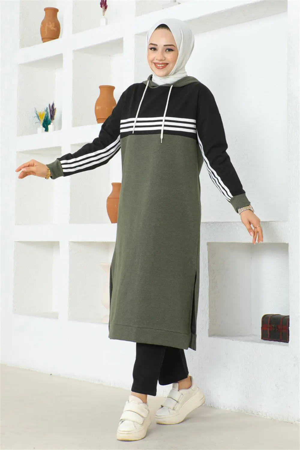 Striped Slit Sports Suit-detail