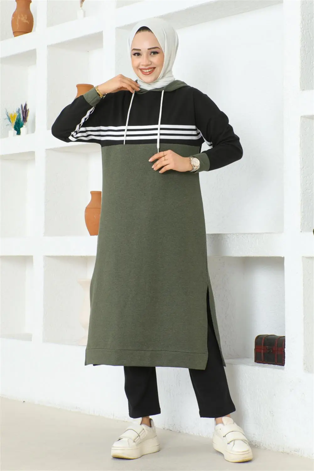 Striped Slit Sports Suit-detail