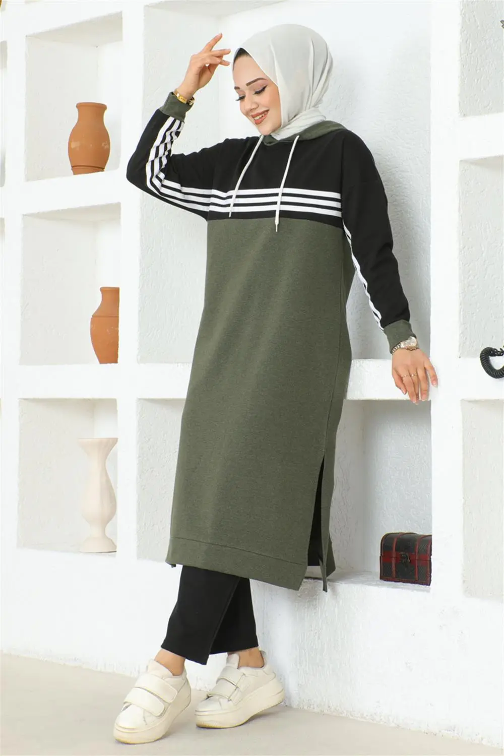 Striped Slit Sports Suit-detail