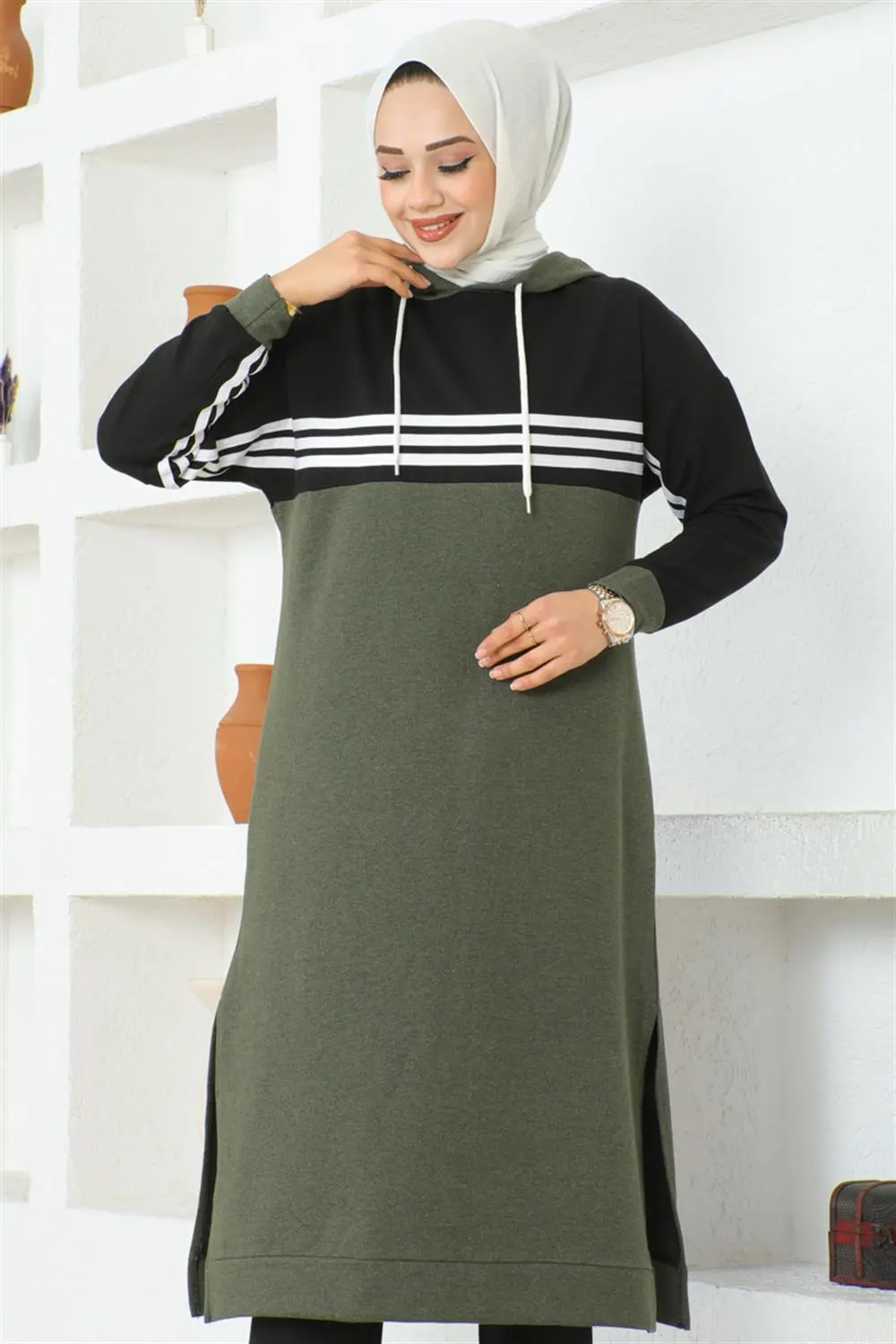 Striped Slit Sports Suit-detail