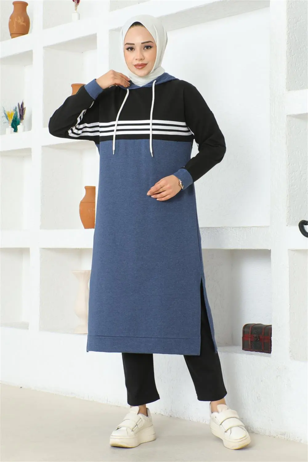 Striped Slit Sports Suit-detail