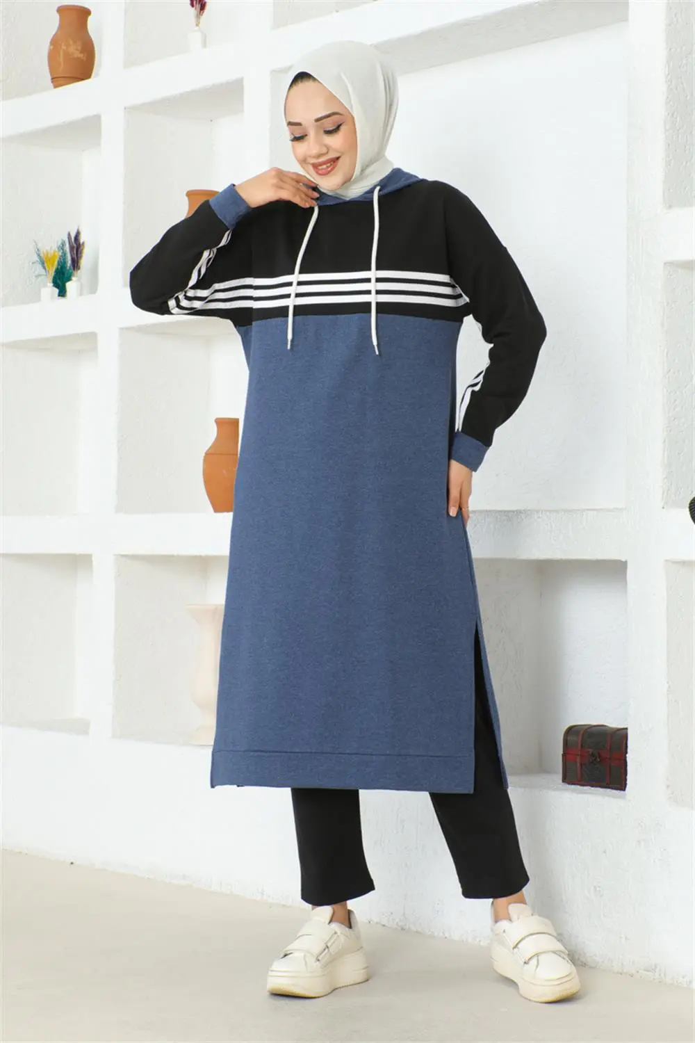 Striped Slit Sports Suit-detail