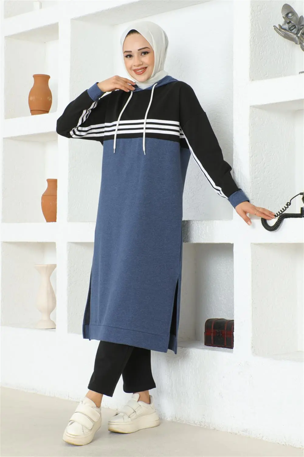 Striped Slit Sports Suit-detail