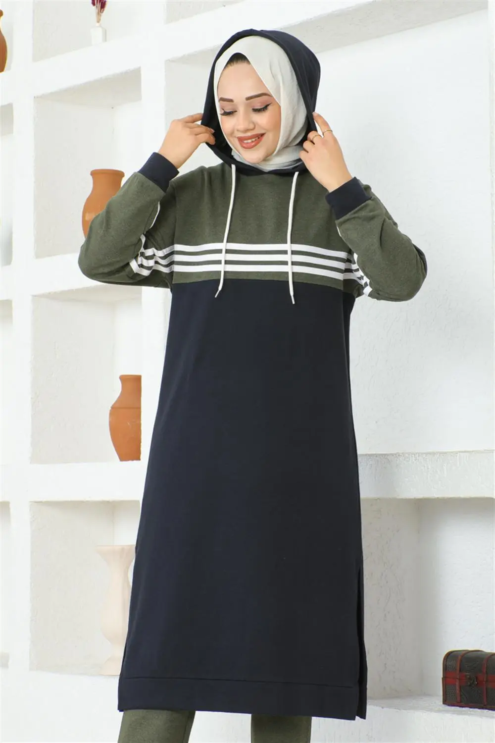 Striped Slit Sports Suit-detail