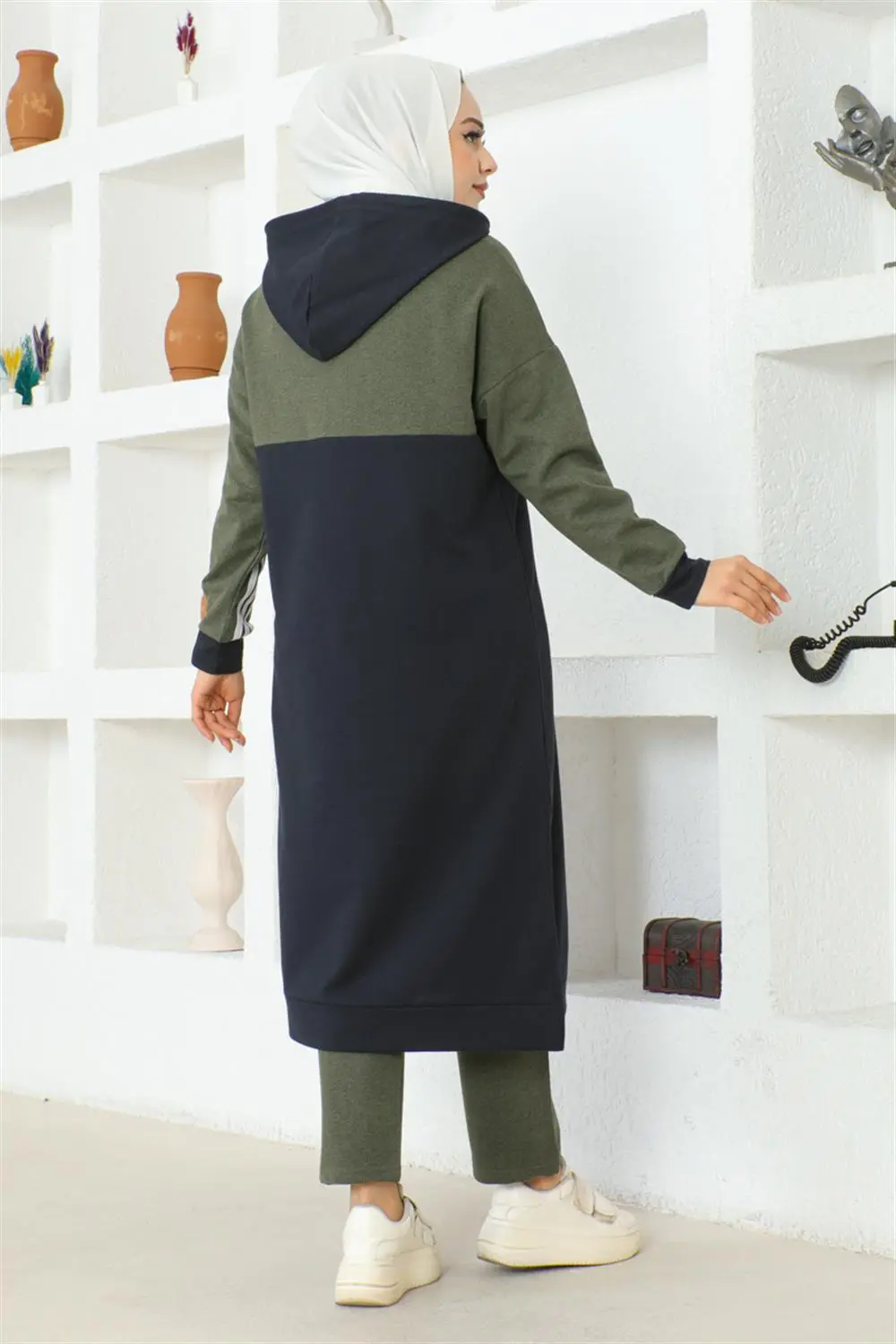 Striped Slit Sports Suit-detail