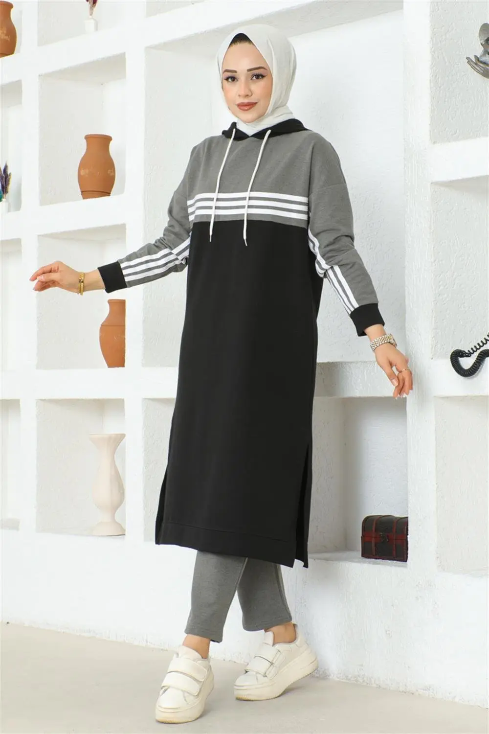 Striped Slit Sports Suit-detail