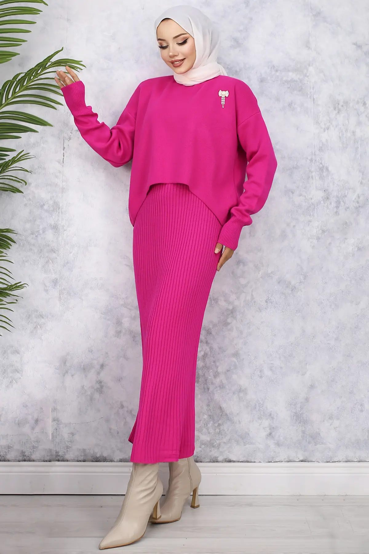 Turtleneck Brooch Detailed Gilet Knitwear Suit-detail