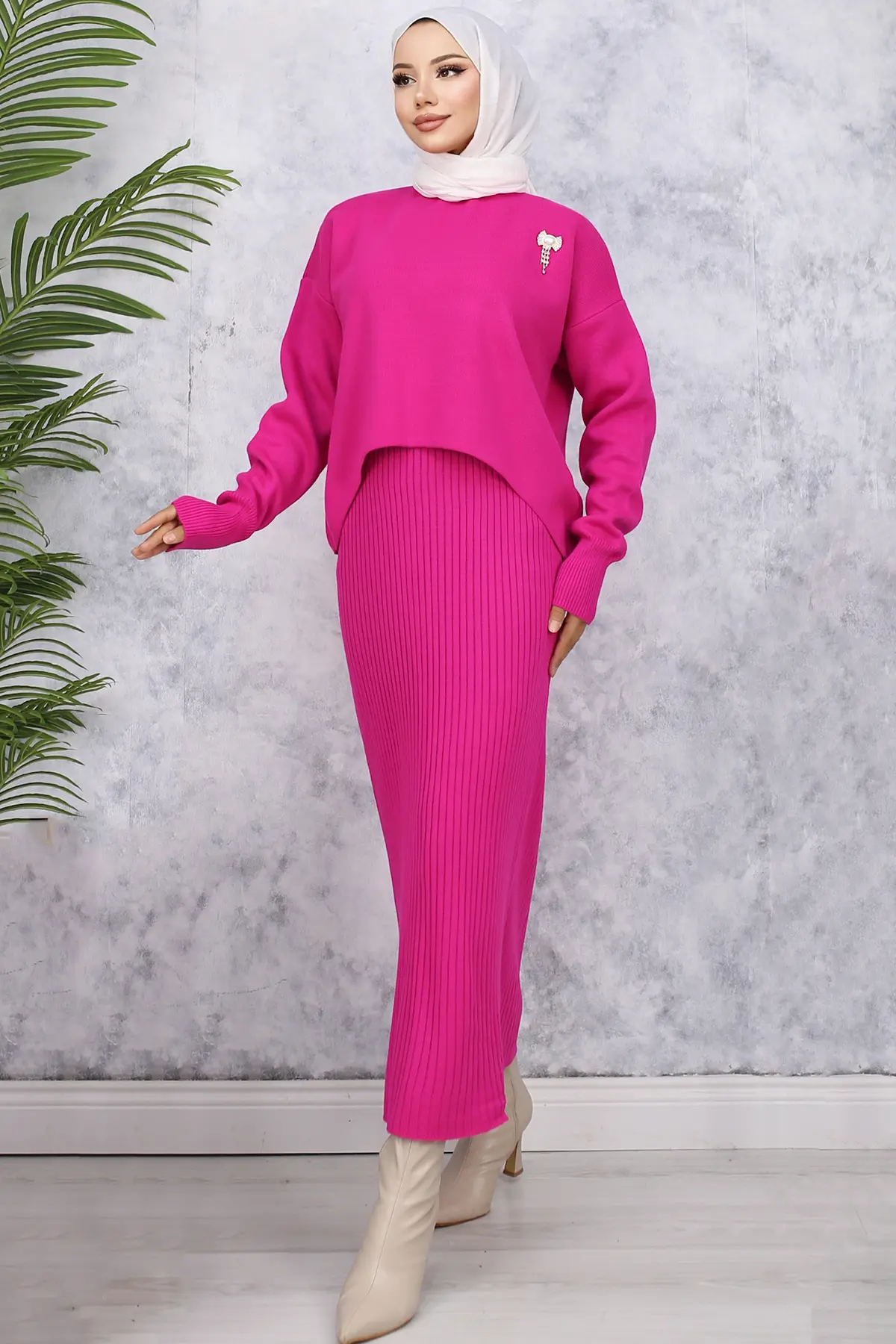 Turtleneck Brooch Detailed Gilet Knitwear Suit-detail