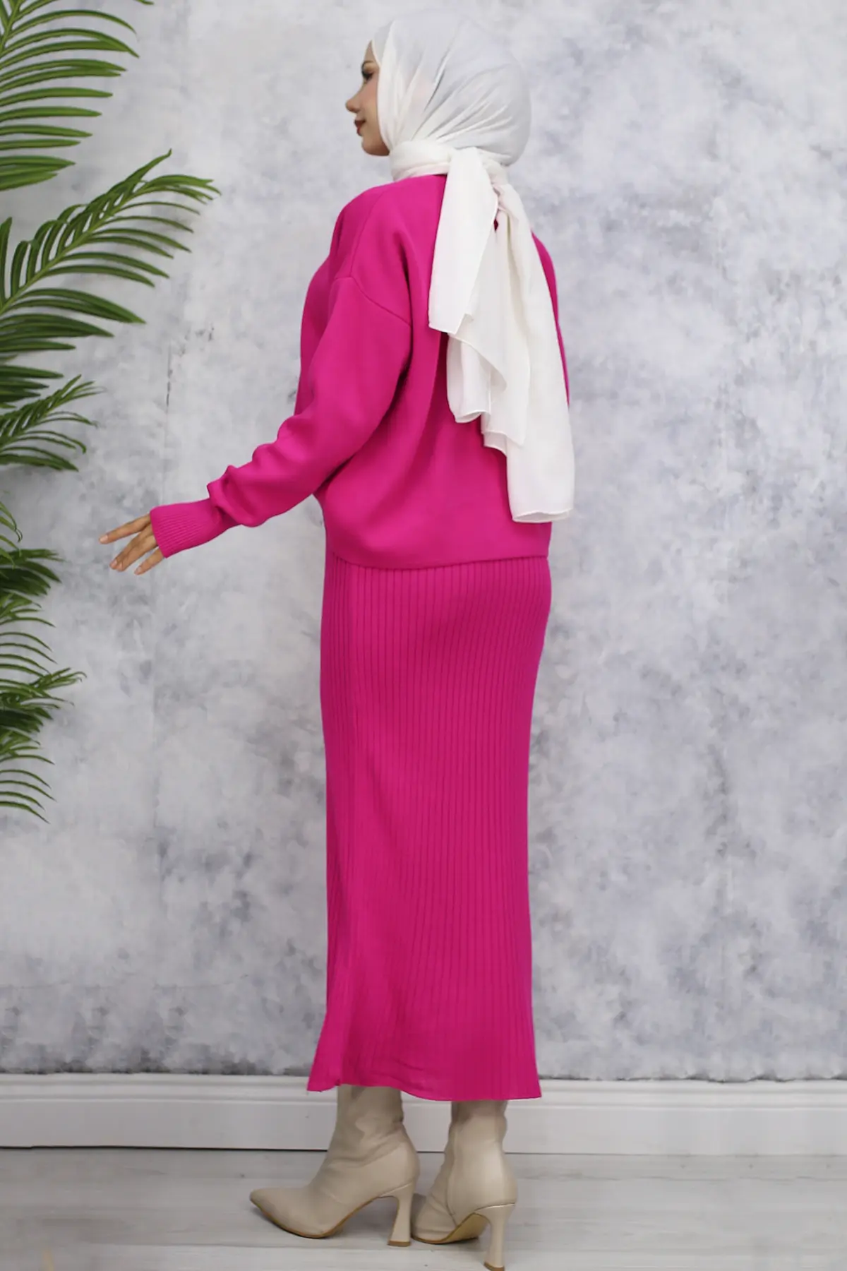 Turtleneck Brooch Detailed Gilet Knitwear Suit-detail