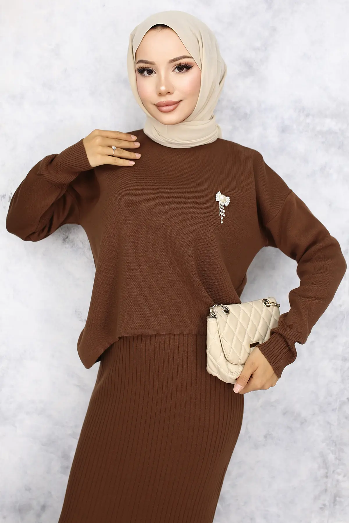 Turtleneck Brooch Detailed Gilet Knitwear Suit-detail