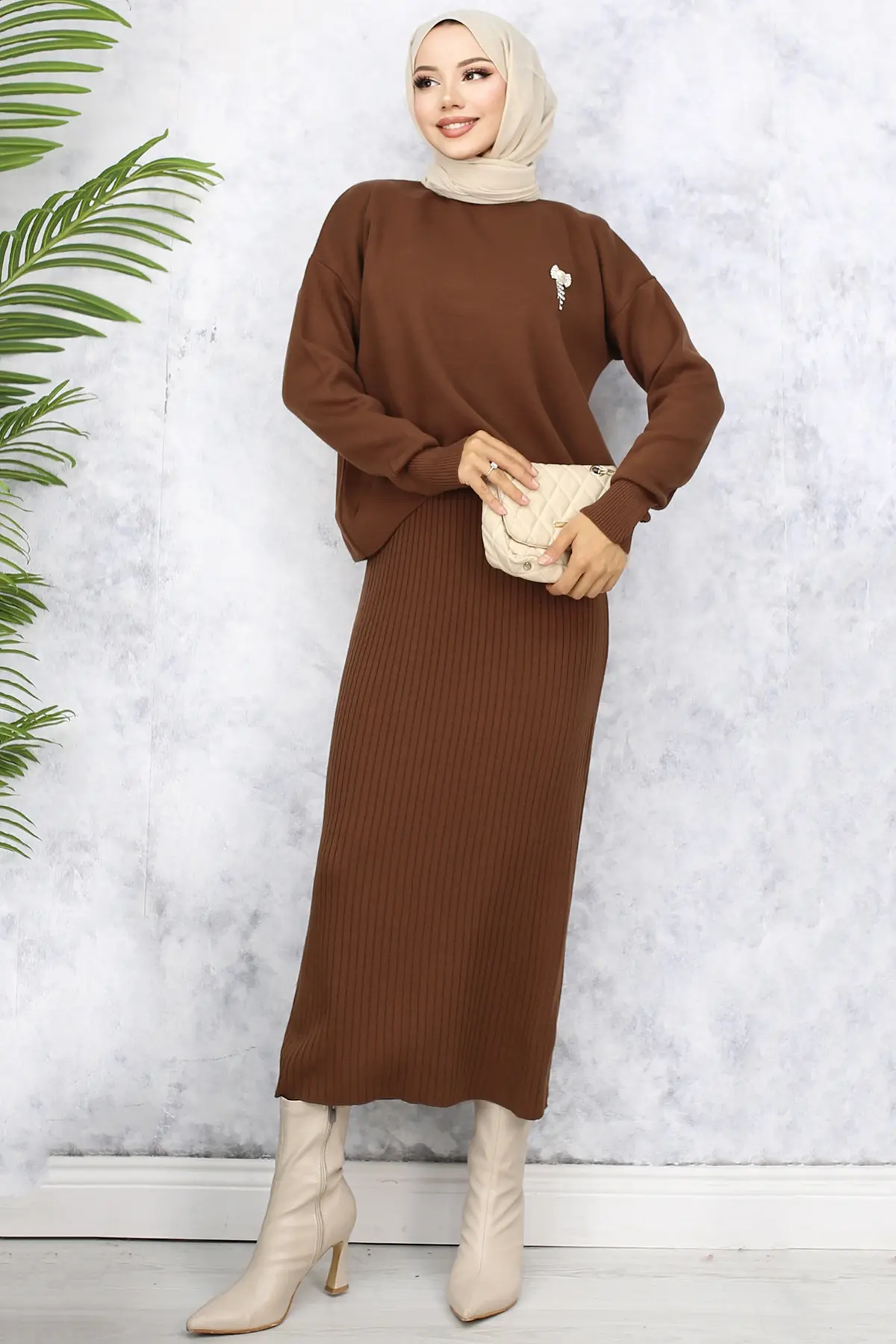 Turtleneck Brooch Detailed Gilet Knitwear Suit-detail