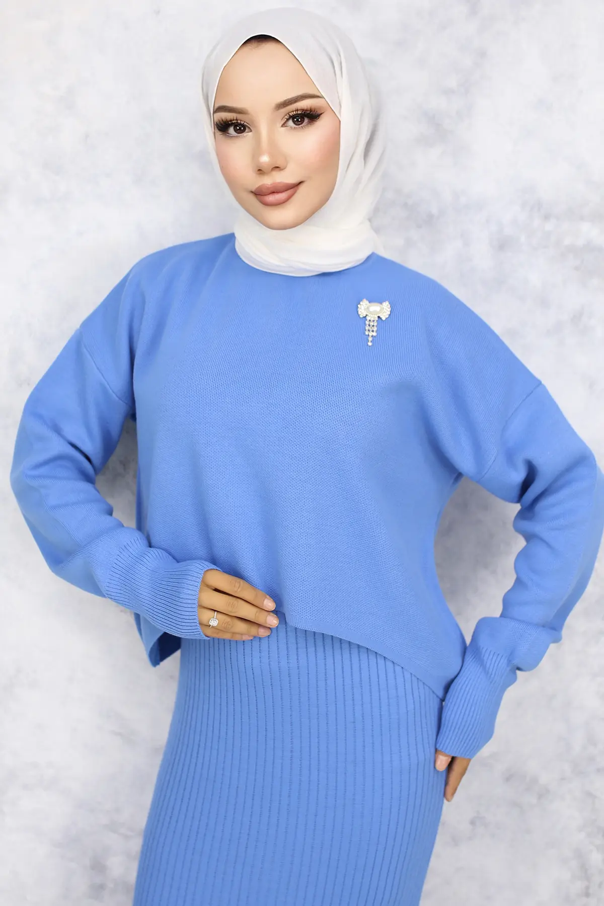 Turtleneck Brooch Detailed Gilet Knitwear Suit-detail