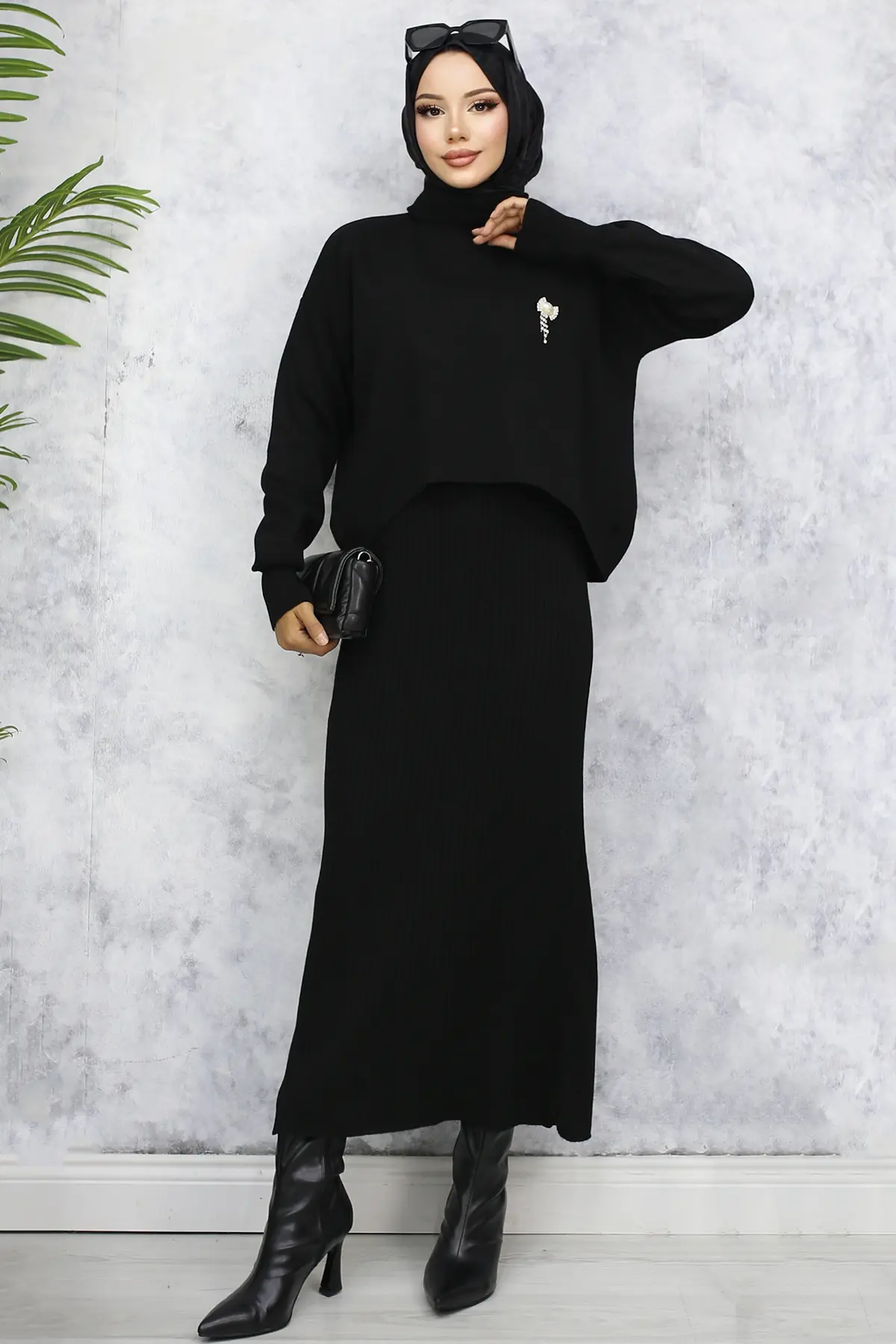 Turtleneck Brooch Detailed Gilet Knitwear Suit-detail