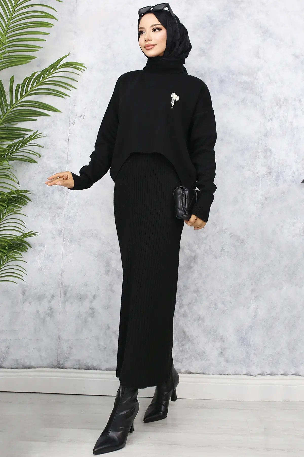 Turtleneck Brooch Detailed Gilet Knitwear Suit-detail