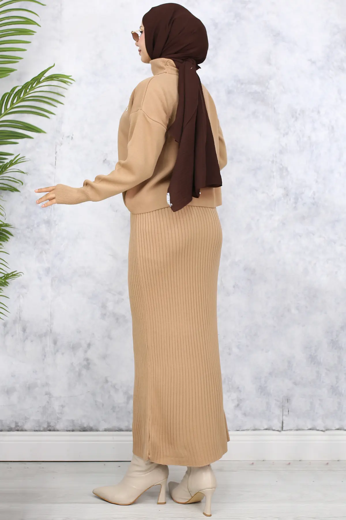 Turtleneck Brooch Detailed Gilet Knitwear Suit-detail