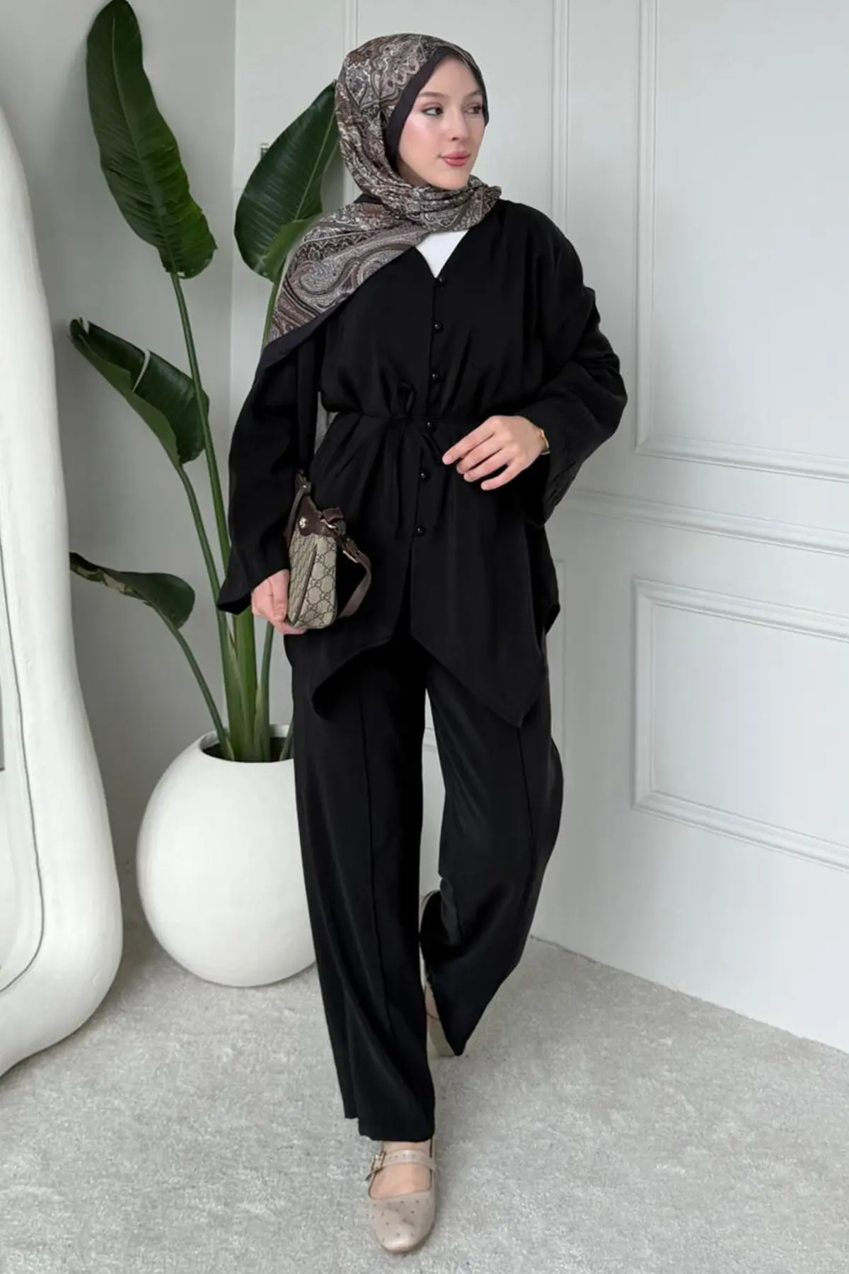 Two Asymmetric Team-detail