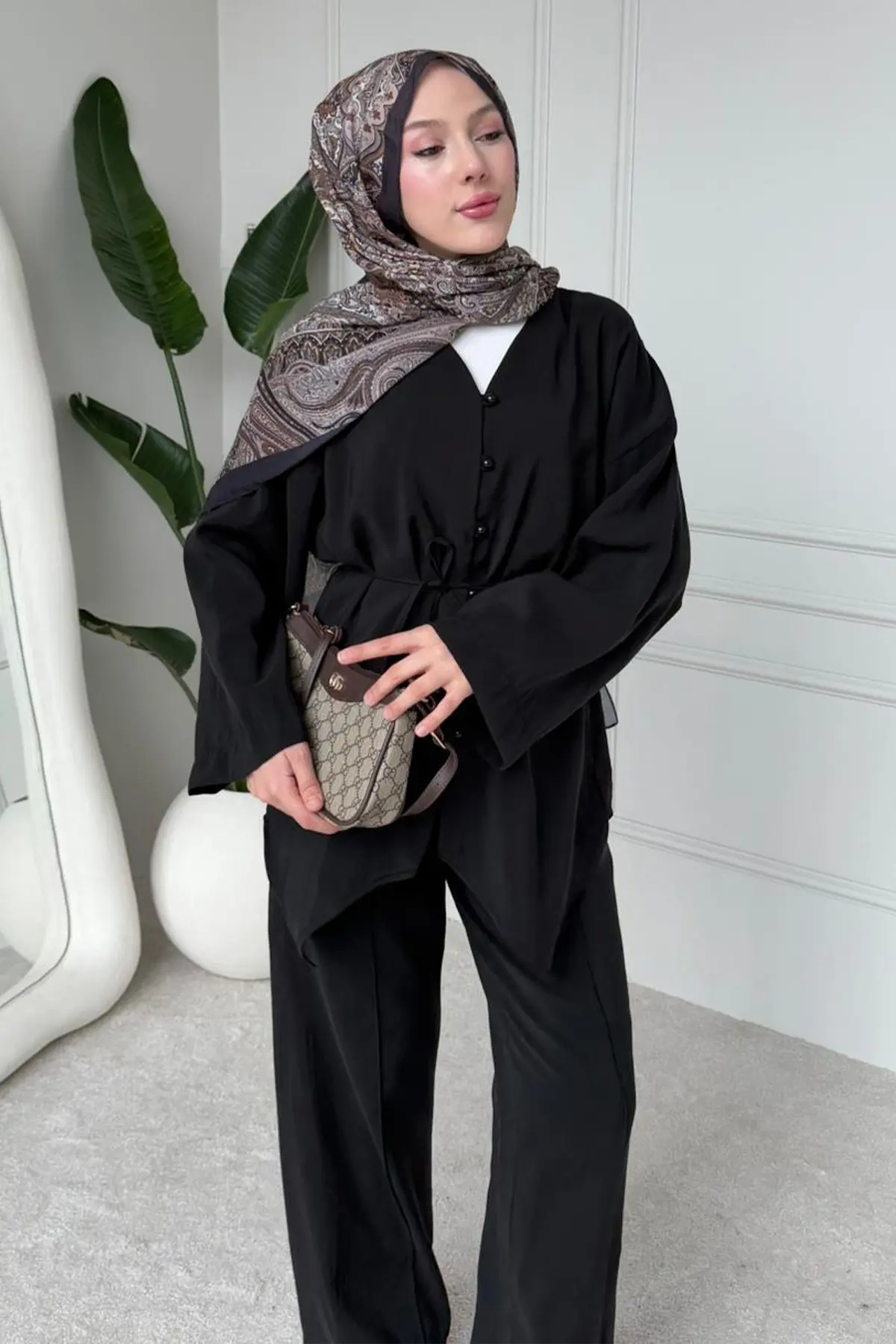 Two Asymmetric Team-detail