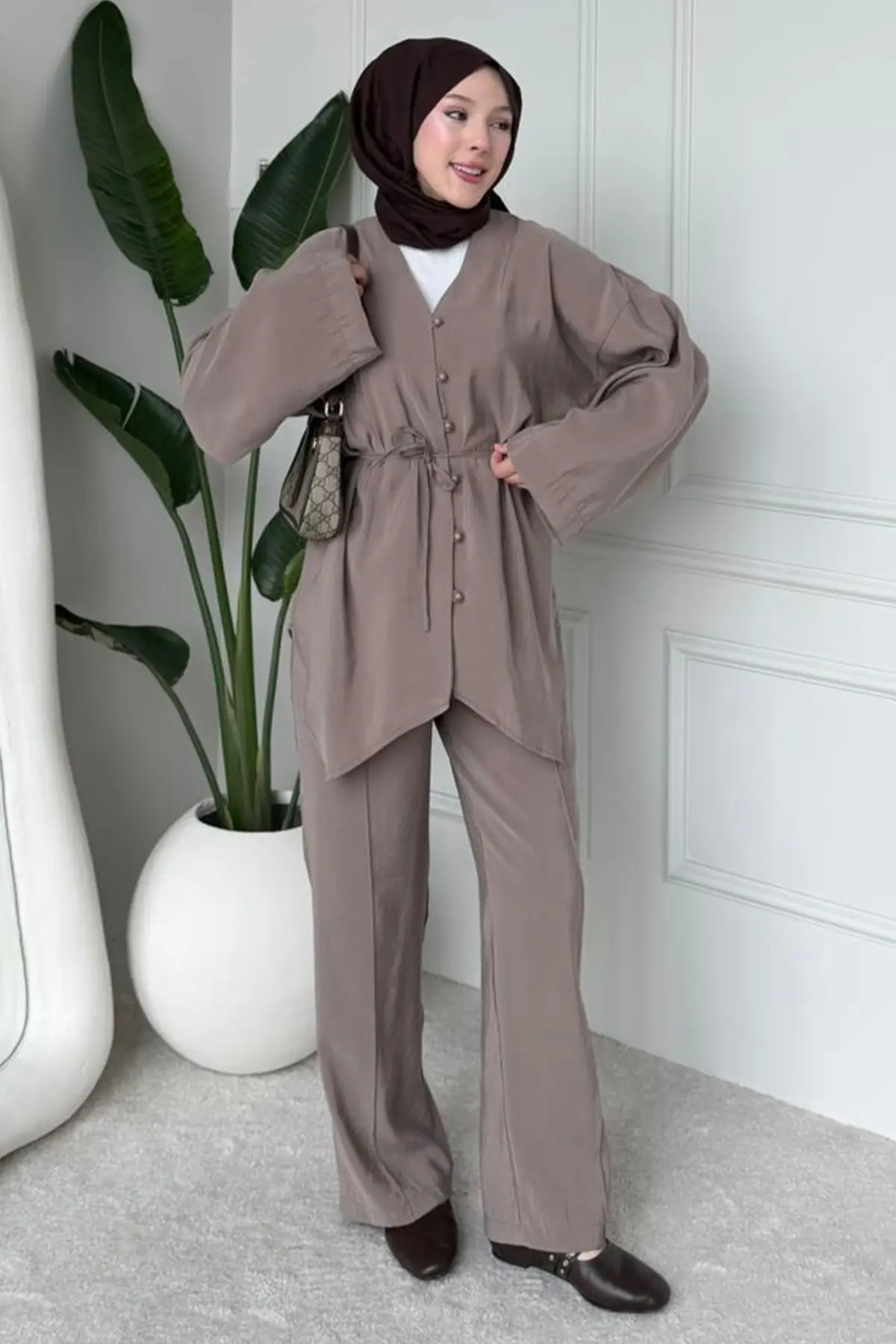 Two Asymmetric Team-detail